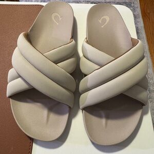 OluKai Hila Women's Cream Slide Sandals
